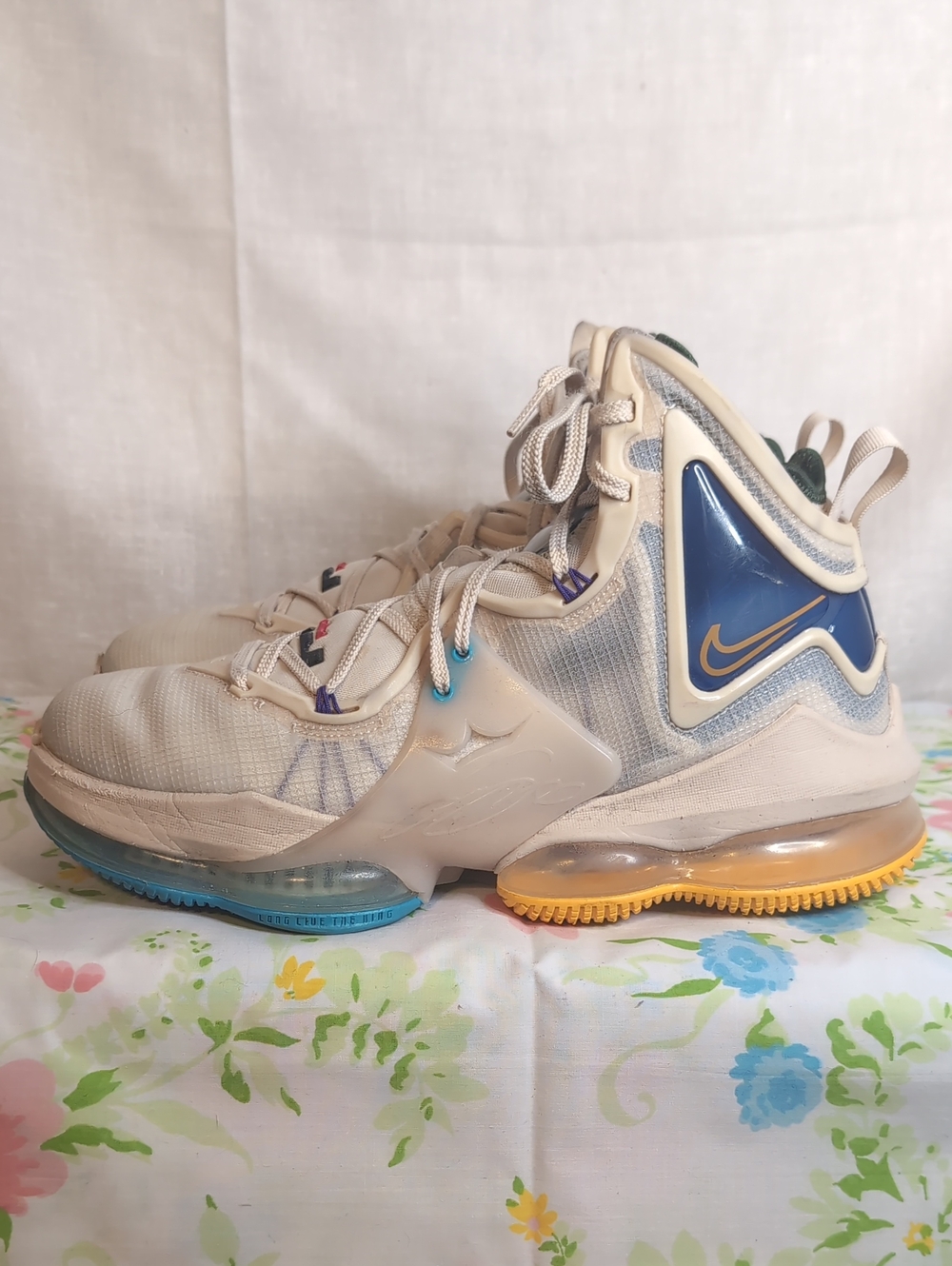 Nike LeBron 19 'Minneapolis Lakers' sneakers mens 9 - Picture 2 of 9